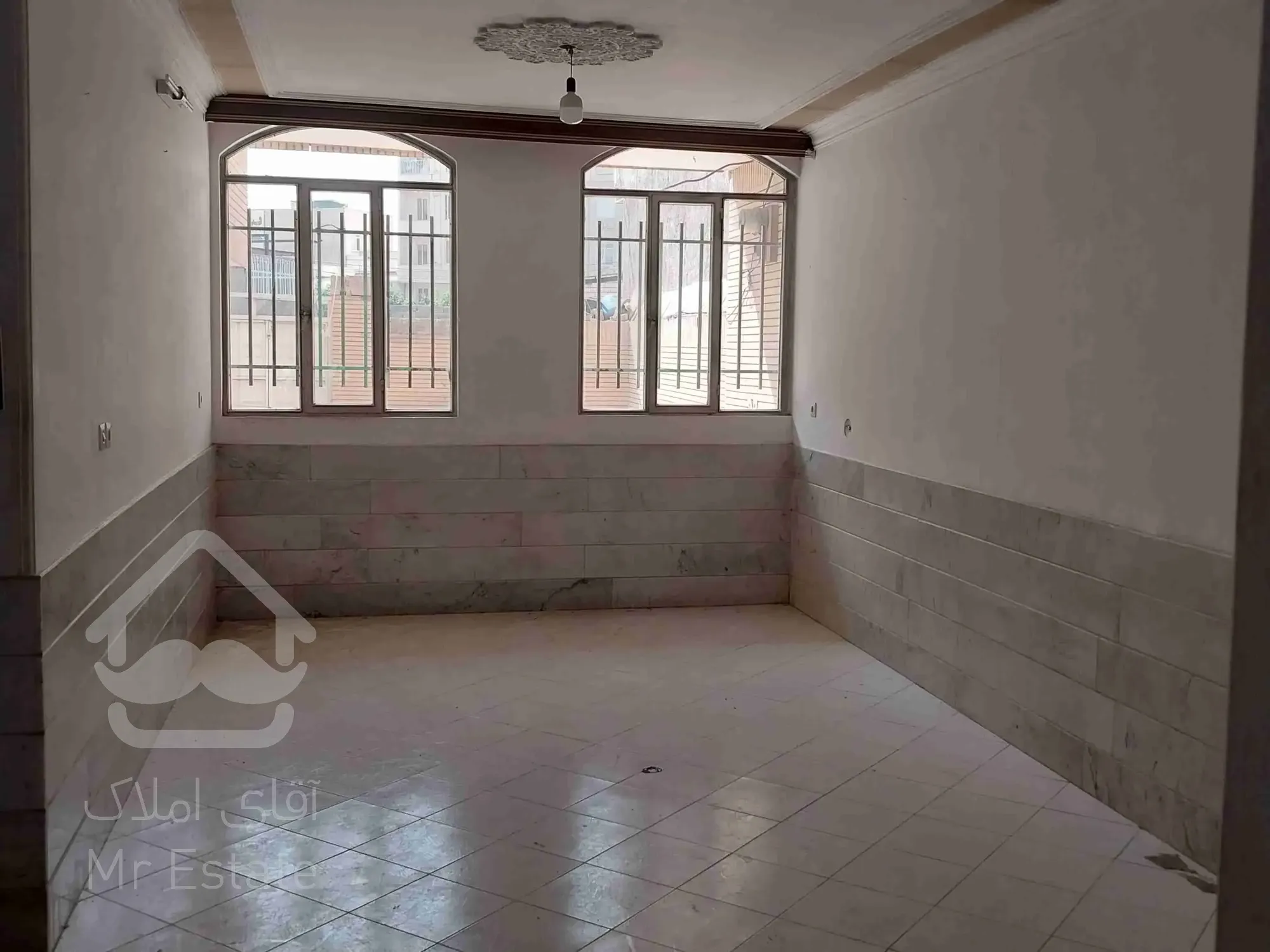 خانه ویلایی و حیاط دار