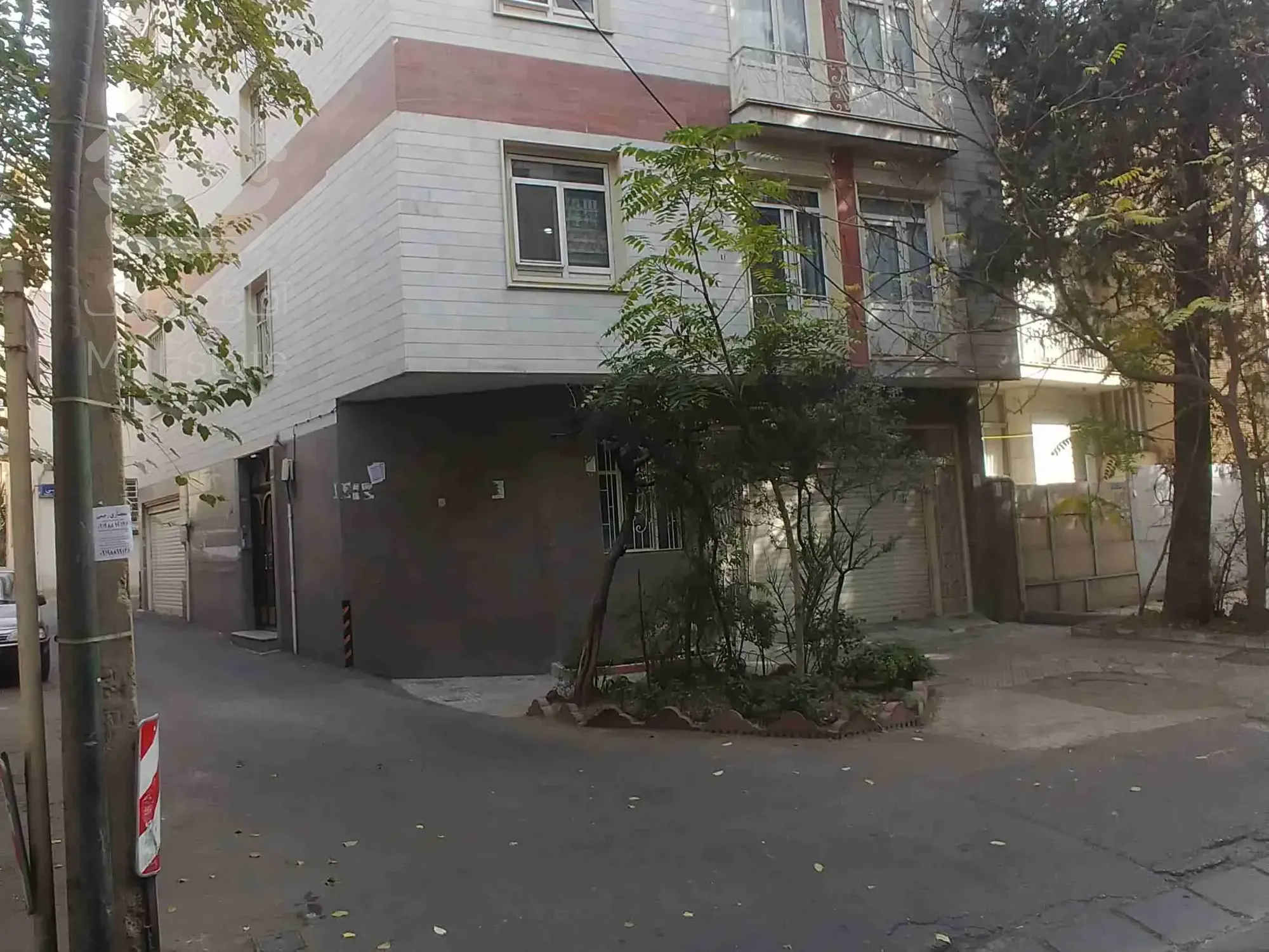 117 متر 3 خواب اختیاریه نزدیک چهاراه پاسداران