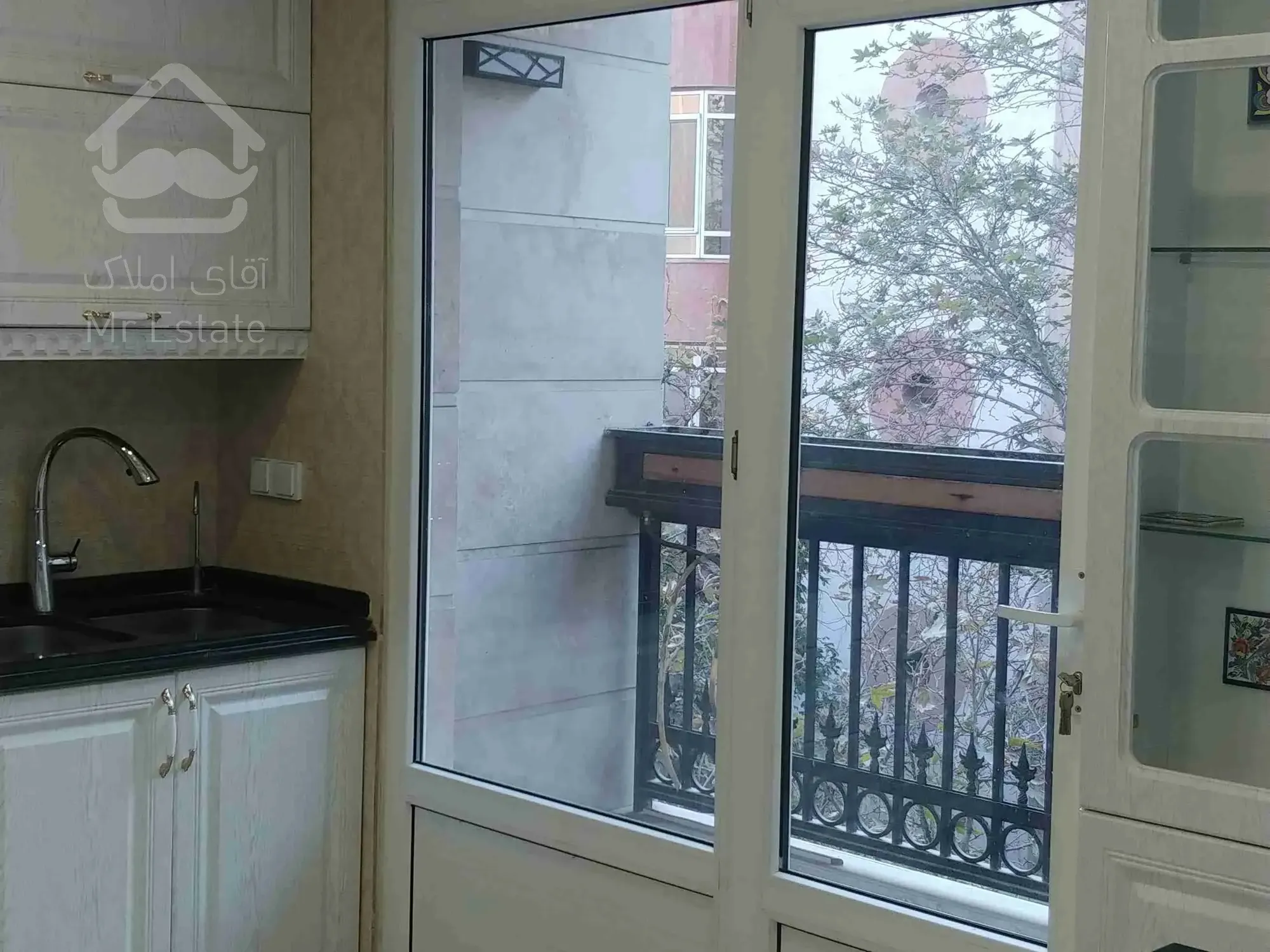 143 متر 3 خواب دیباجی جنوبی عطار