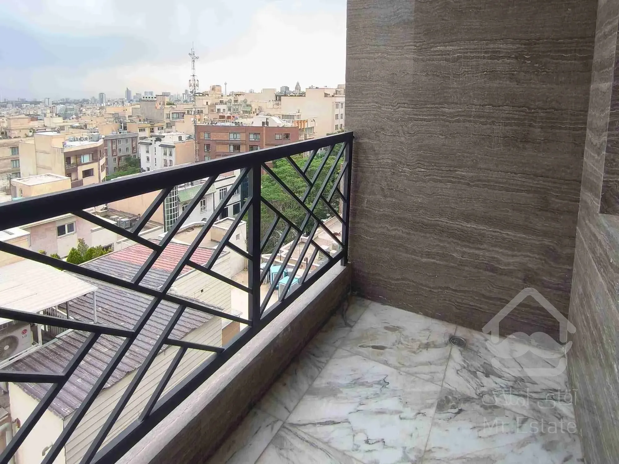 ۱۳۰متری مدرن که تهران زیر پاته