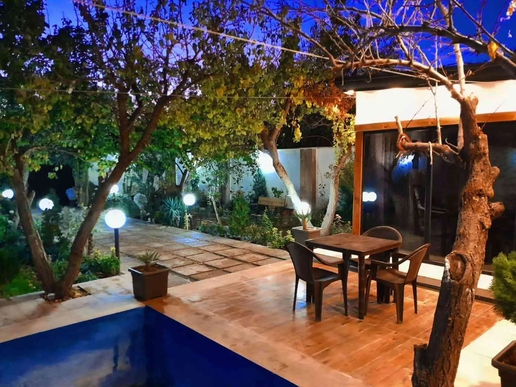 فروش ویلا استخر دار با درختان میوه