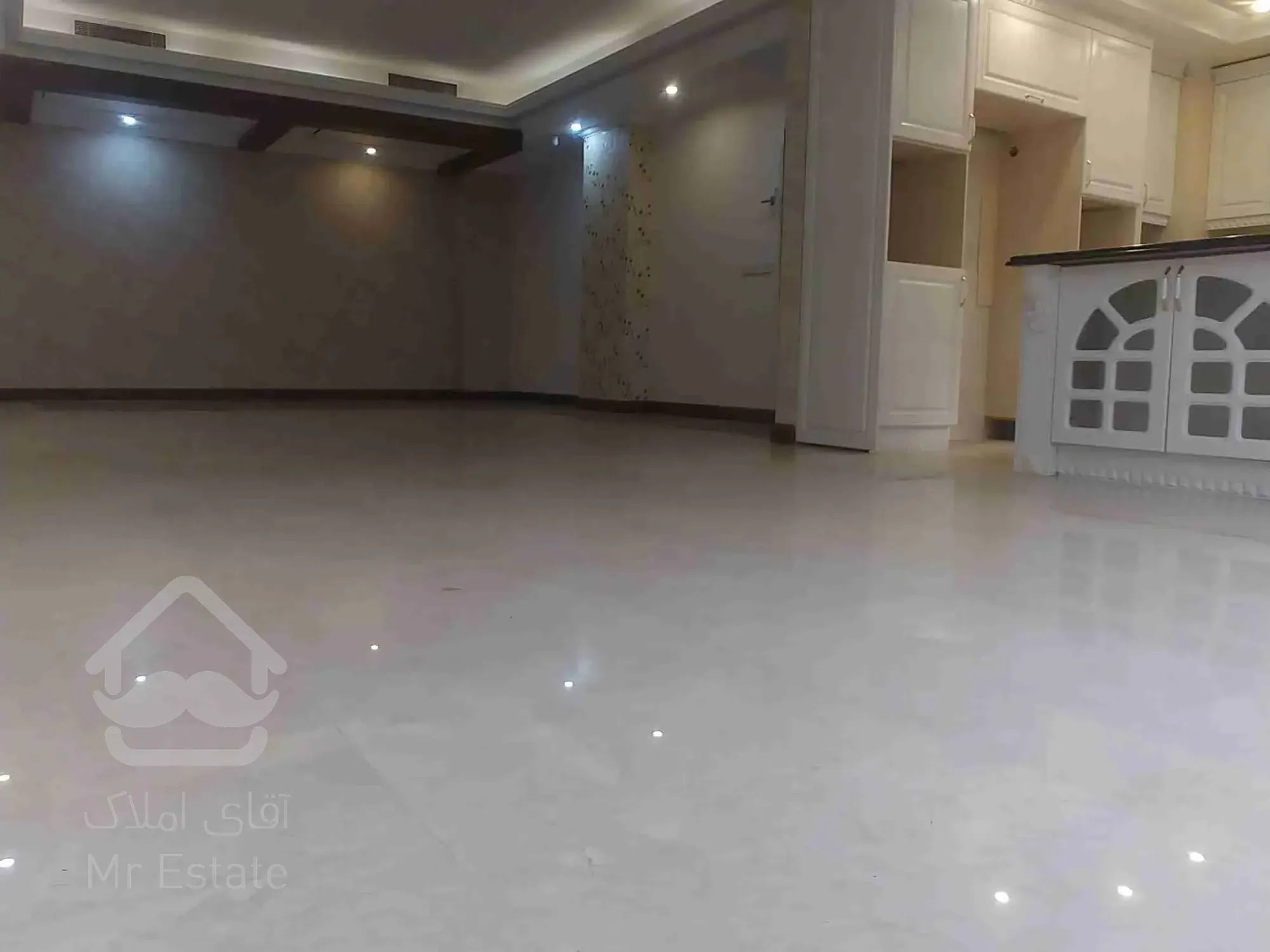 143 متر 3 خواب دیباجی جنوبی عطار