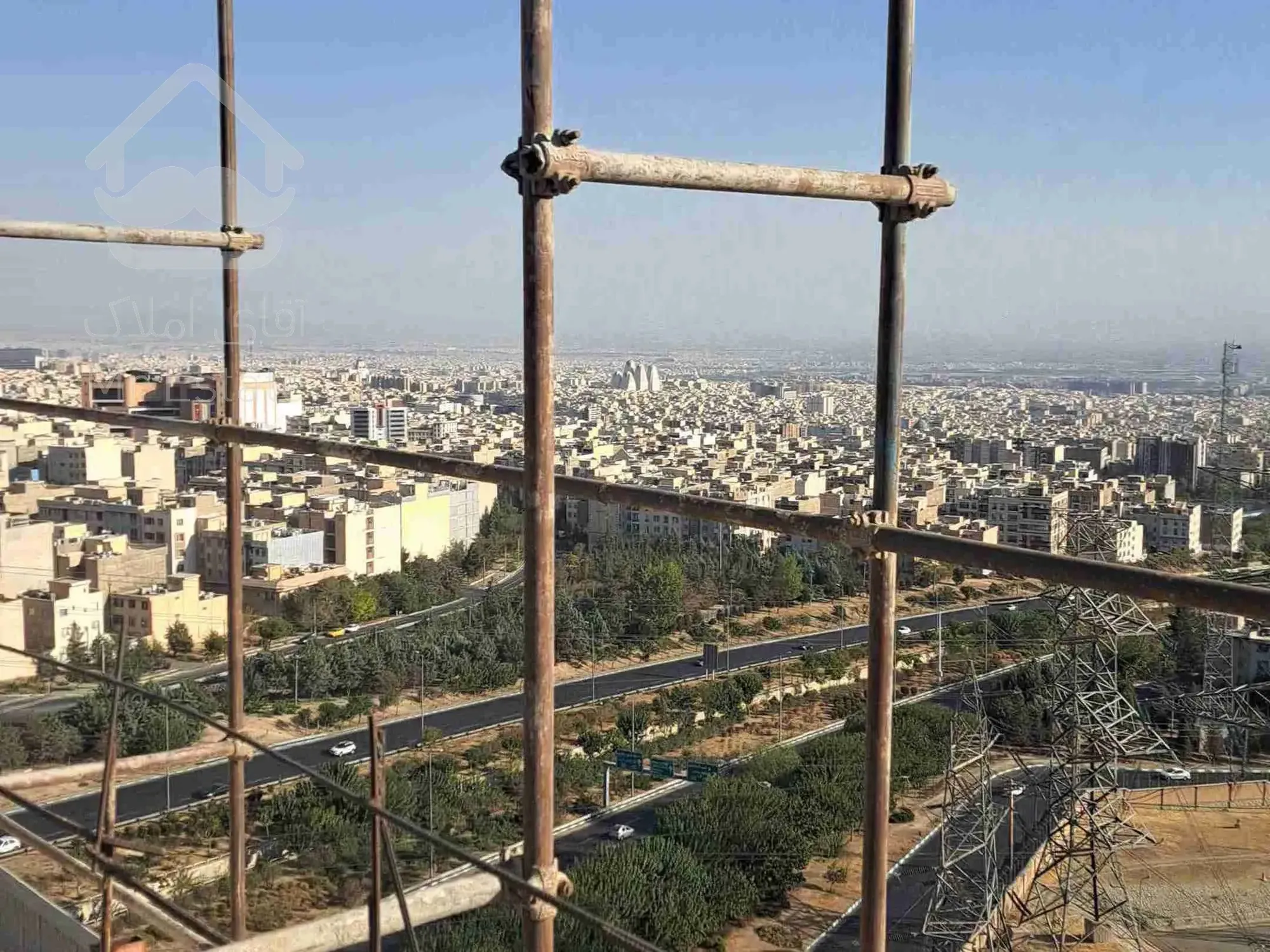 🌅 برج آقاخان — جایی که هر صبح مثل یک سفر تازه شروع می‌شود