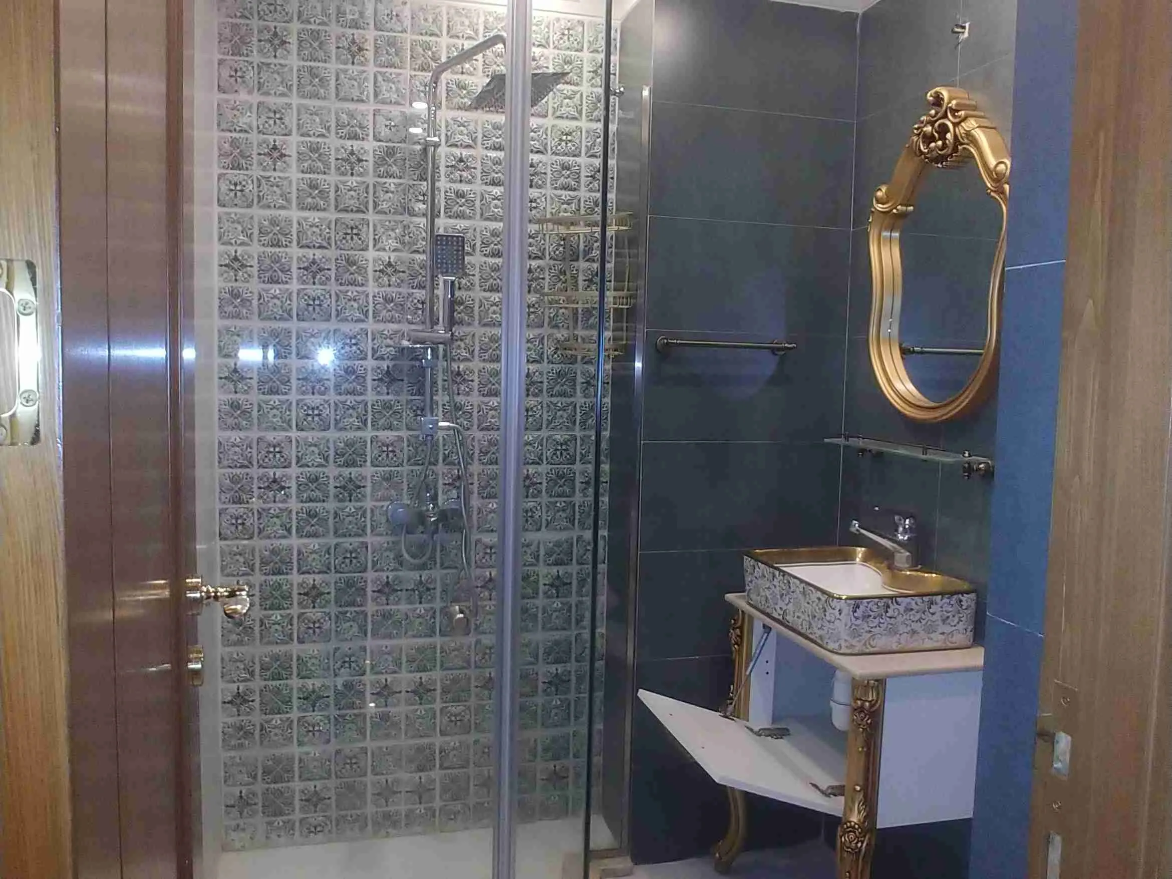 143 متر 3 خواب دیباجی جنوبی عطار