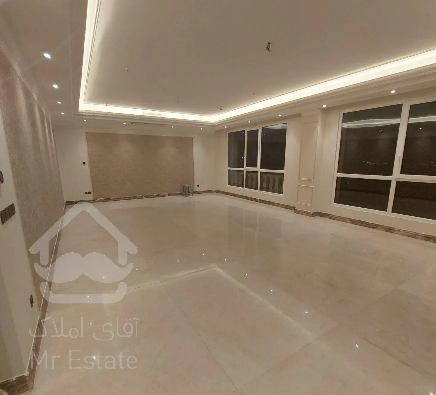 فروش آپارتمان ۲۸۰ متری ۴ خوابه در سنایی