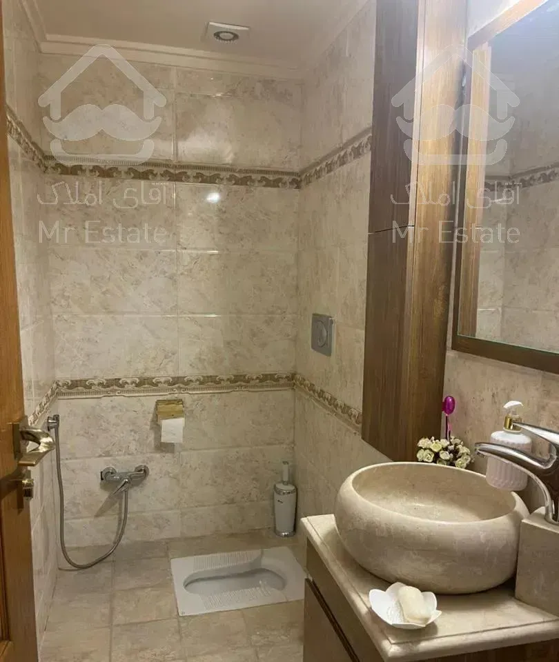 ۱۹۲متر ۸ ساله ، تک واحد ، تاپ لوکیشن ، گلسنگ