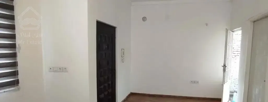 خانه حیاطدار ۲۰۰متر بنا۷۰متر دوخواب فلاحی  اصغرپور