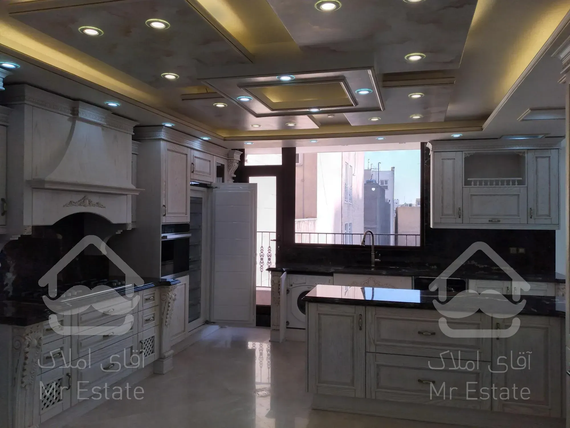 فروش اپارتمان تک واحدی ۲۴۰متری در ایت الله کاشانی