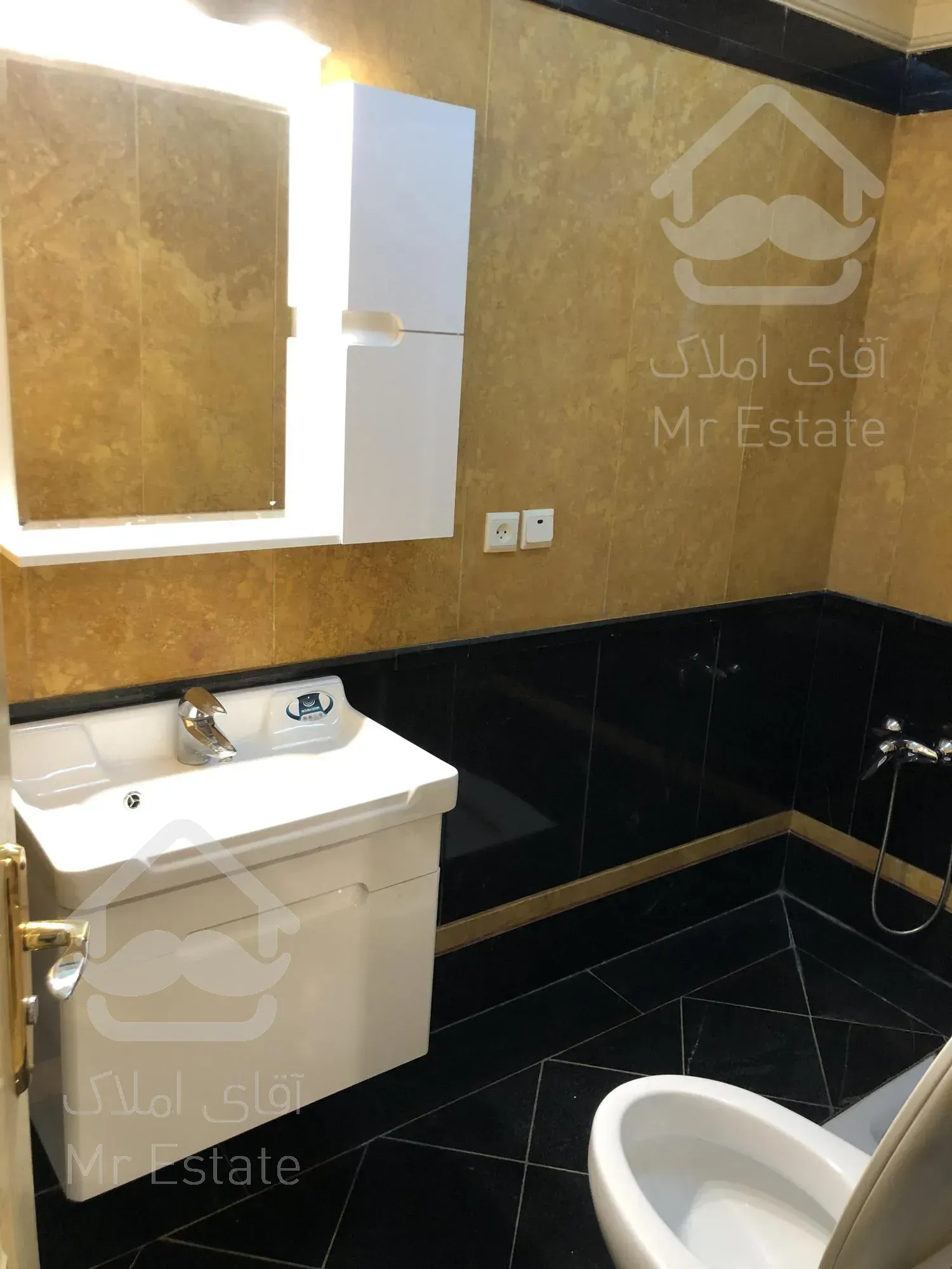 رهن و اجاره آپارتمان ۲۲۰ متری ۳ خوابه کامرانیه