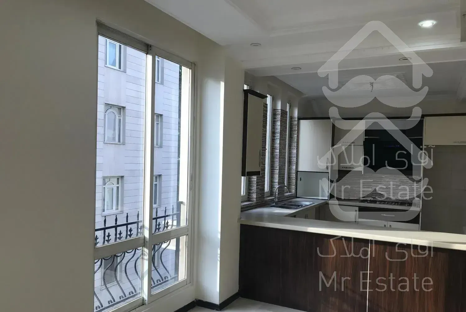 93متر غرق در نور / دسترسی مناسب باغ فردوس