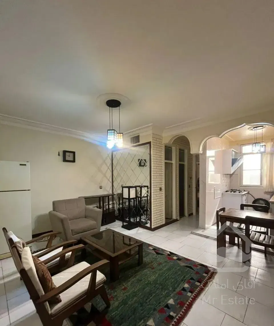 ۵۷متر۱خ/غرق آفتاب/بازسازی/پارکینگ‌سندی/طبقه‌اول