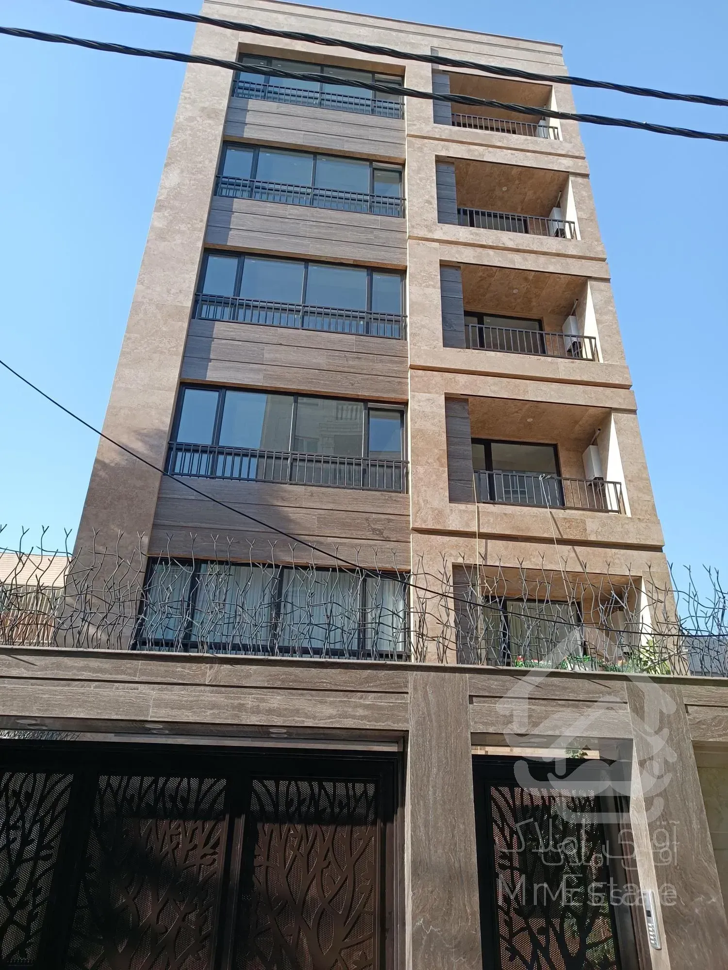 خیابان ولیعصر میدان ونک ساختمان سند اداری ۲۲۲۰ متر بصورت یکجا واگذار میگردد