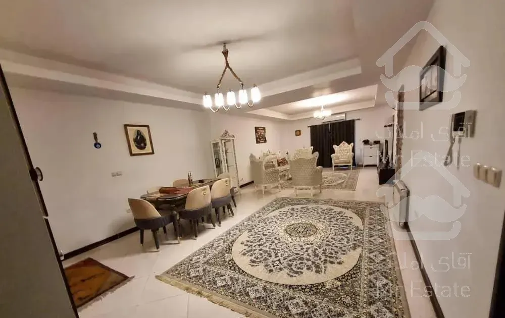 ۱۳۵ متر سه خوابه شیک در خیابان جمهوری