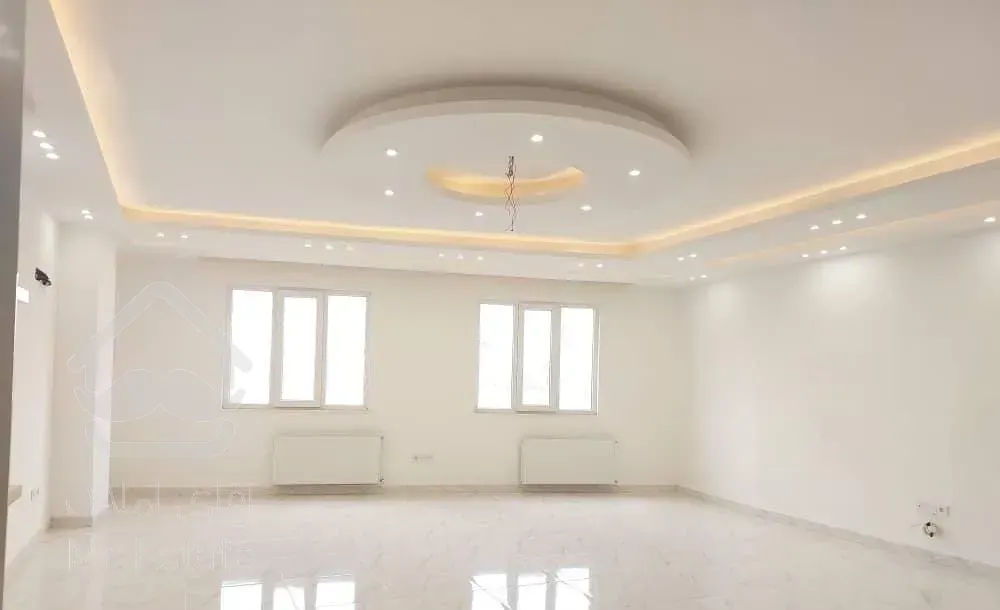 ۱۲۳ متر نوساز خیابان اصلی مرکز شهر