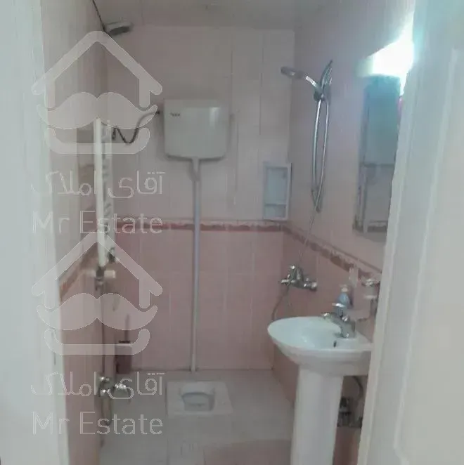 ۳۷ متر طبقه همکف میدان انقلاب/اداری و مسکونی