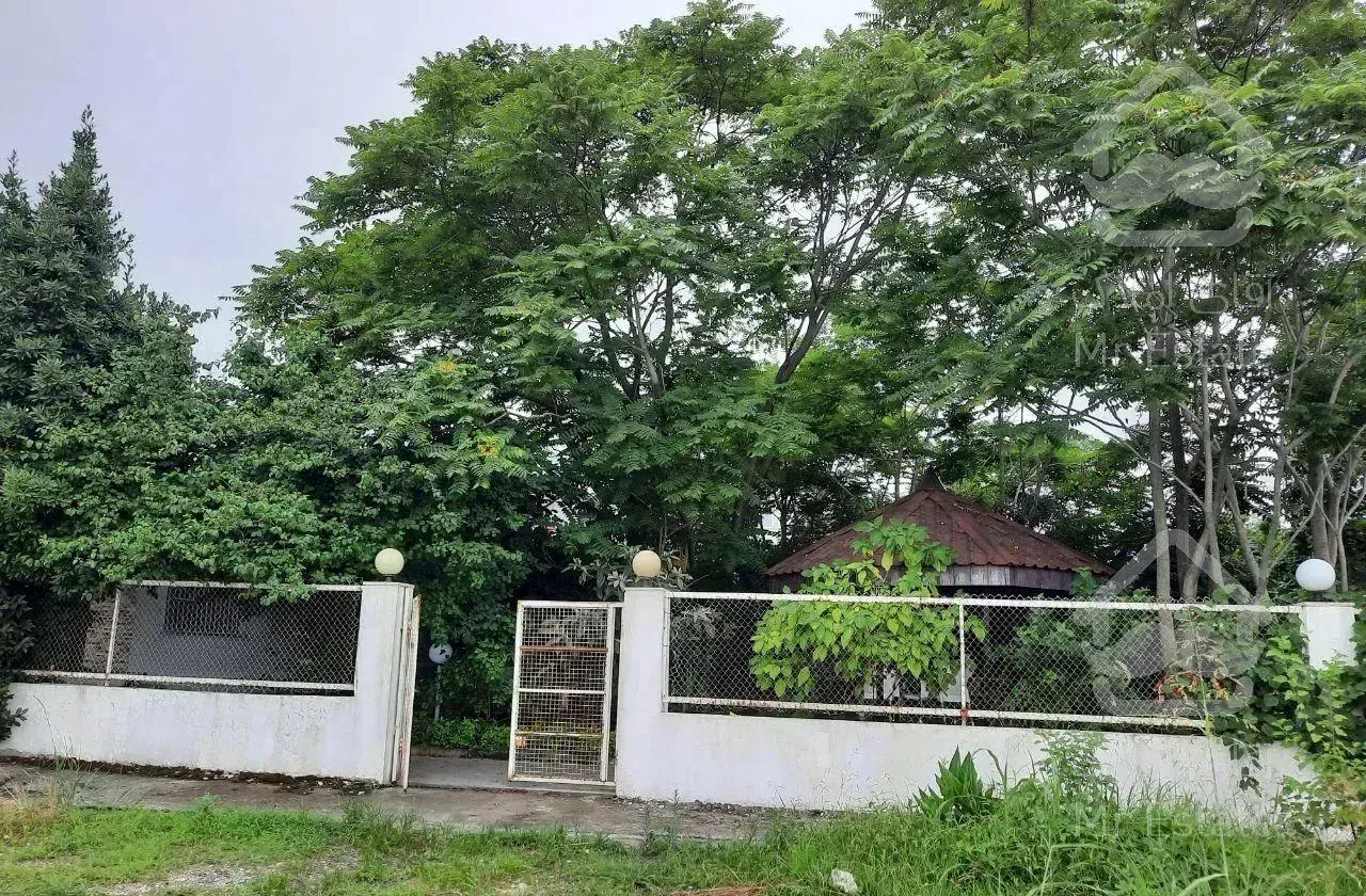 ویلای چسبیده به دریا  * قو *