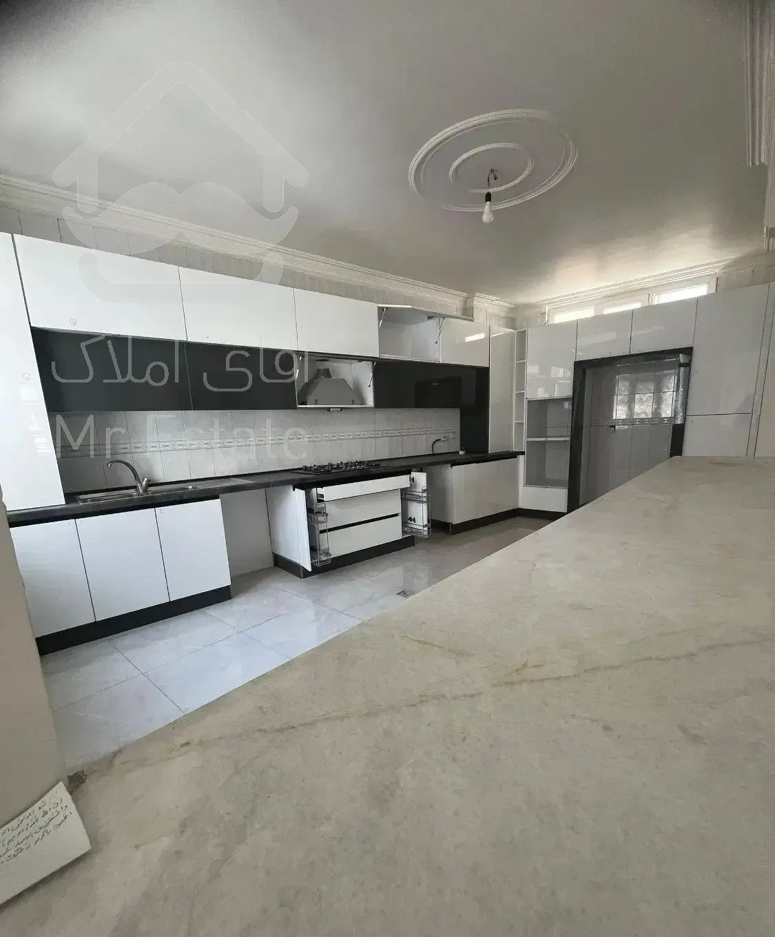 ۱۳۰ متر۲ خواب ، تکواحدی فول امکانات ،حکمت