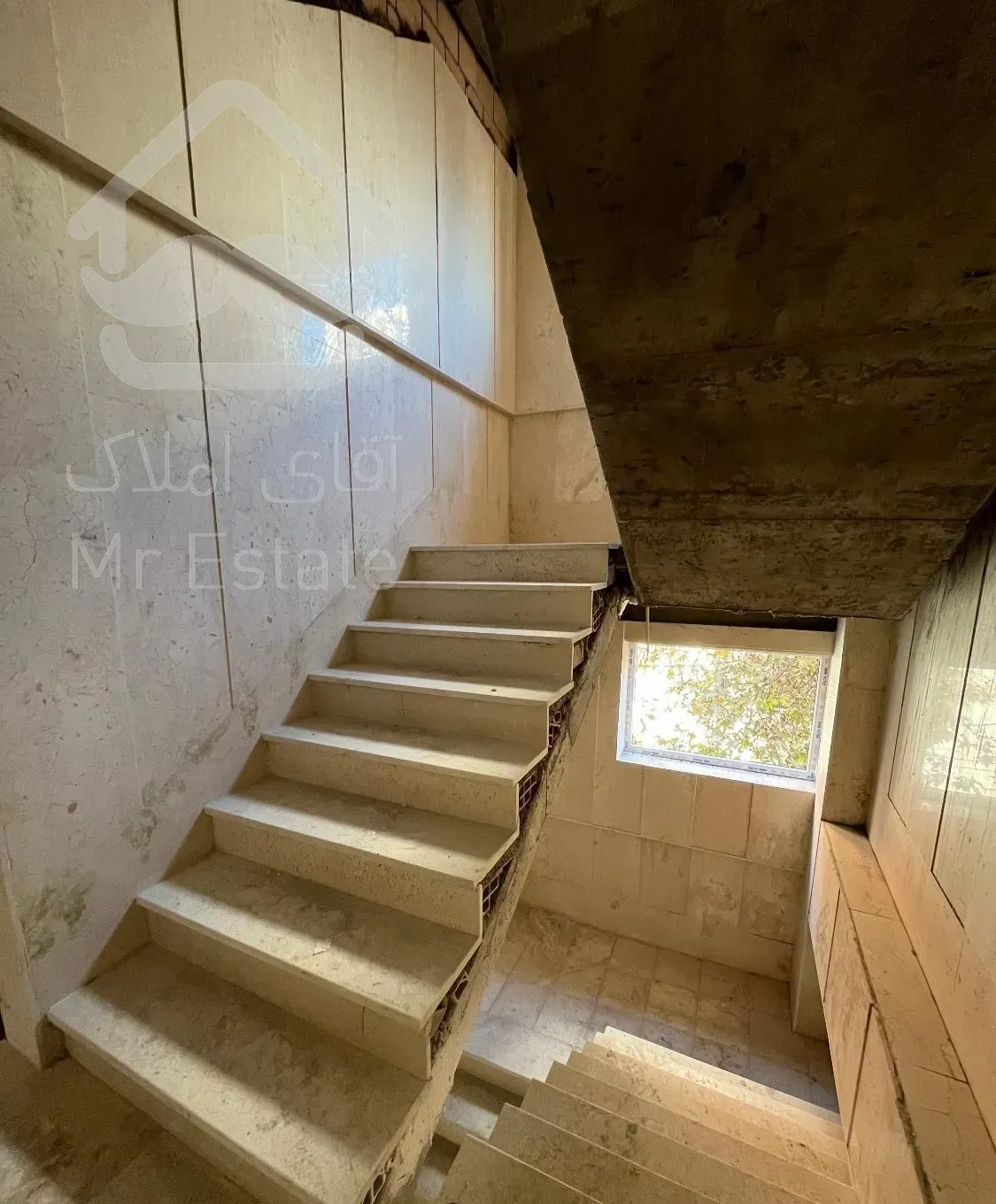 آپارتمان 130 متری، سه خواب، طبقه پنجم