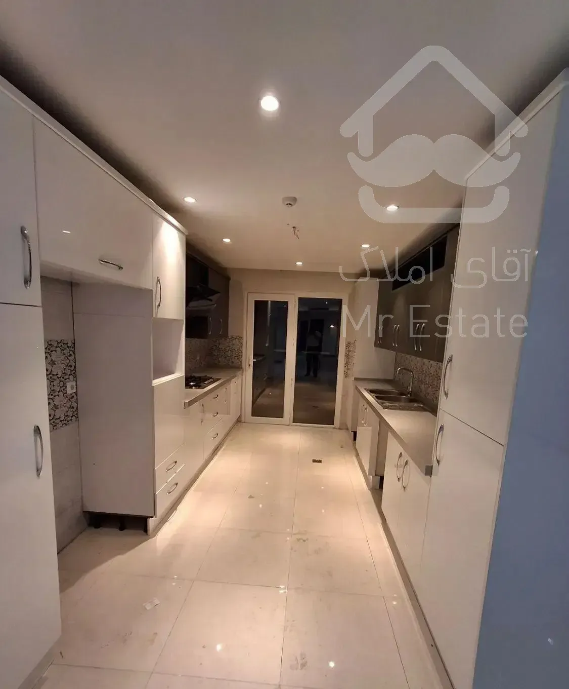 ۱۹۰مترآپارتمان نوساز/شهرک غرب/۲پارکینگ/۲بالکن/مستر