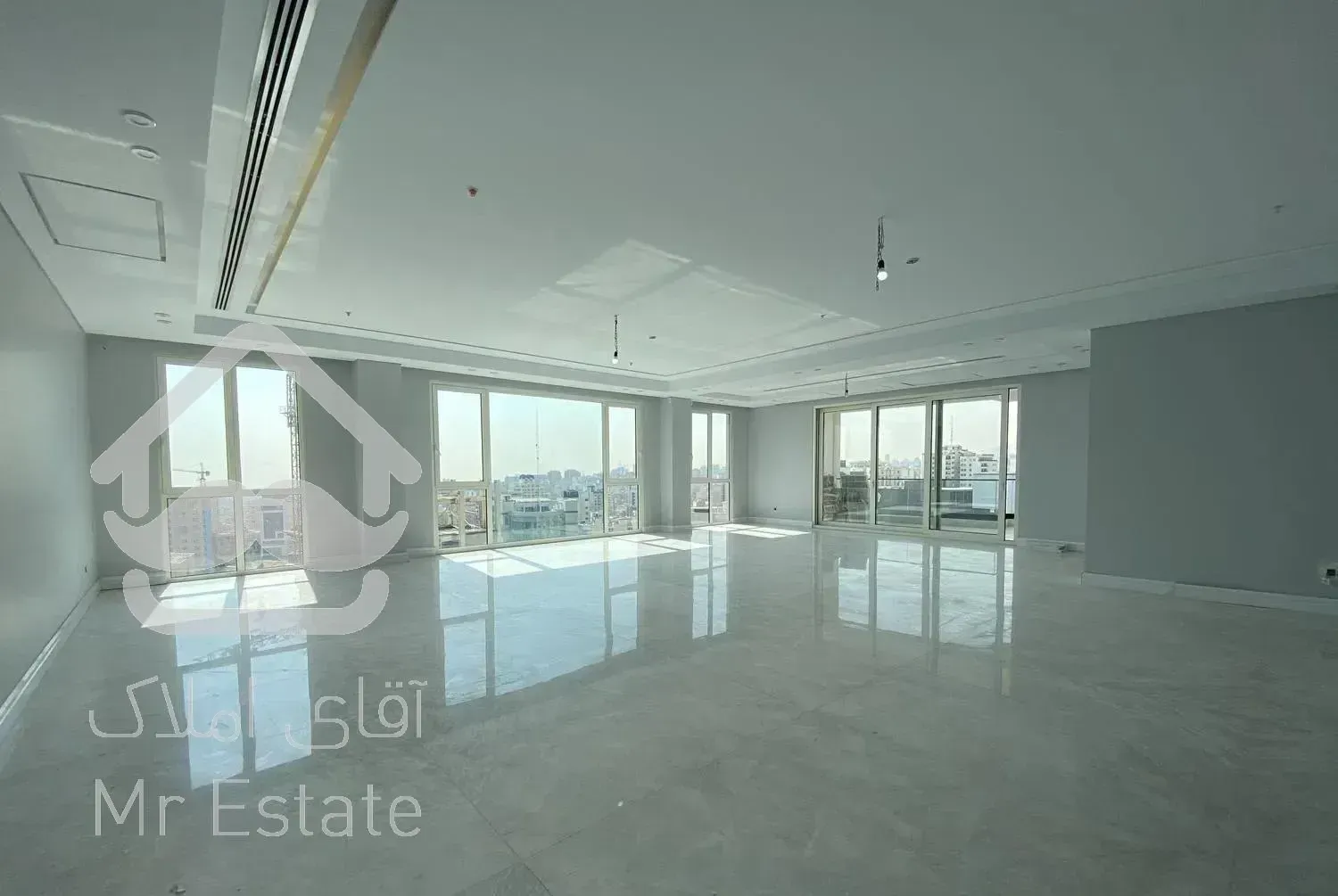 برج پارک ۴۵۰ متری کلاسیک کامرانیه