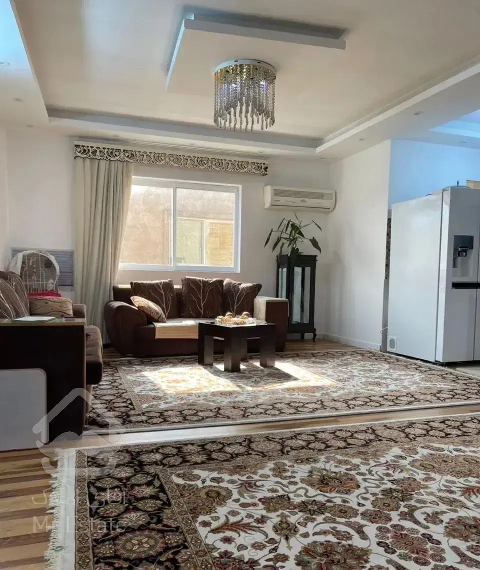 ۸۵متری طبقه۴باآسانسور دریا۵۵ فاقد پارکینگ سندتکبرگ