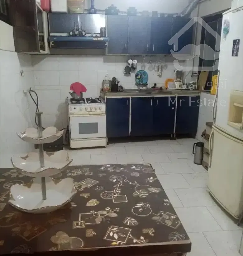 اپارتمان خ رودباری براصلی ط۴ / ۱۱۰متر /۲۰۰ماهی۸