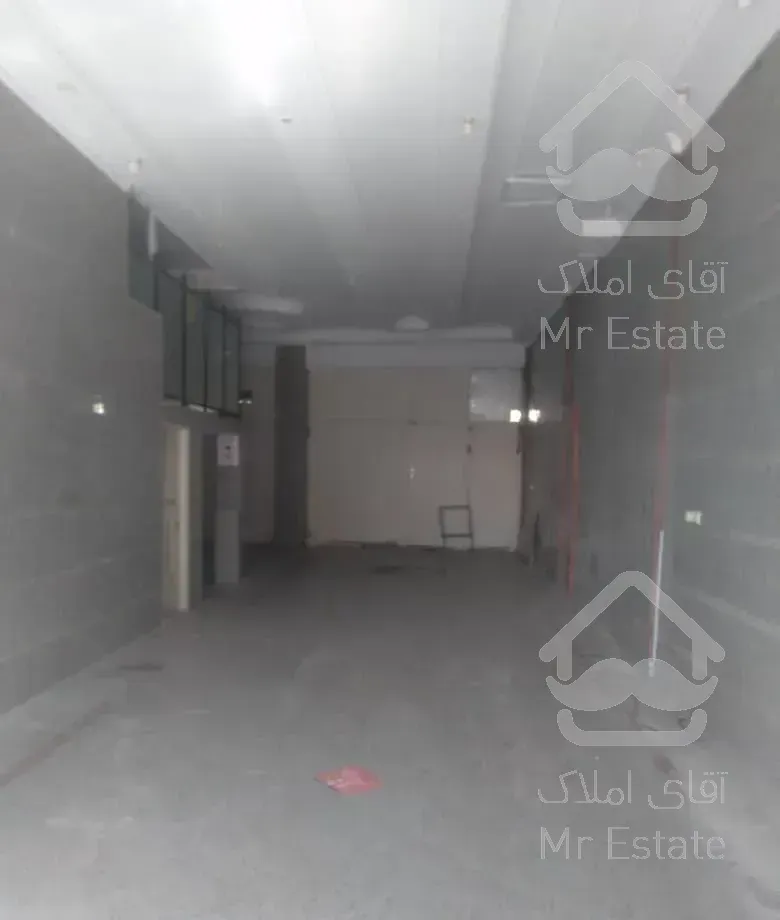 مغازه ۱۰۰ متری