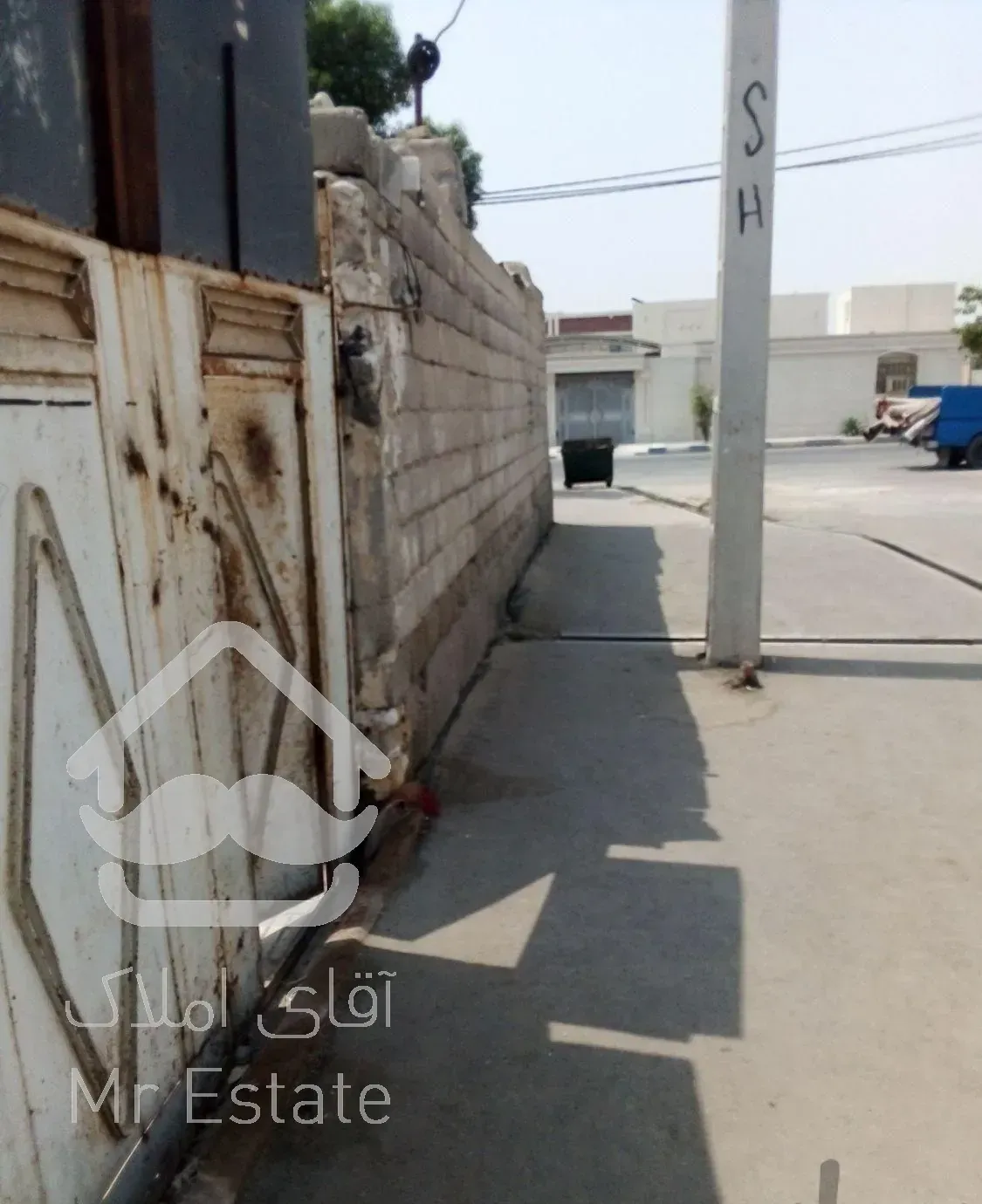 ویلایی بزرگ کنار خیابان مرکزشهر