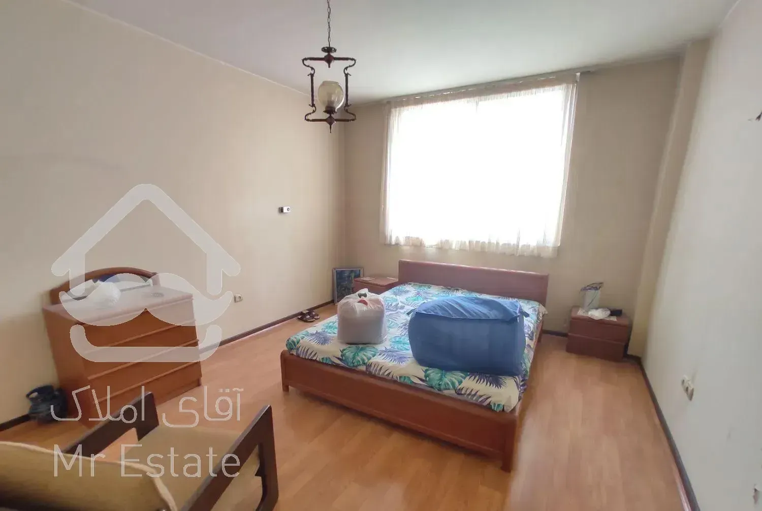 ونک ۱۱۰ متر/ ۲ خوابه/ فول امکانات