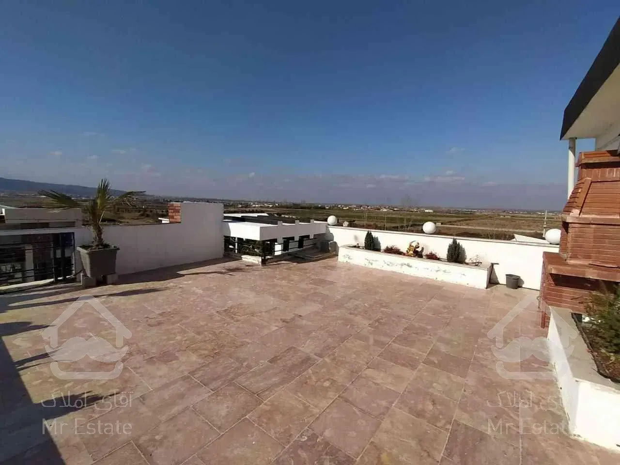 فروش ویلا ۳۰۰متری