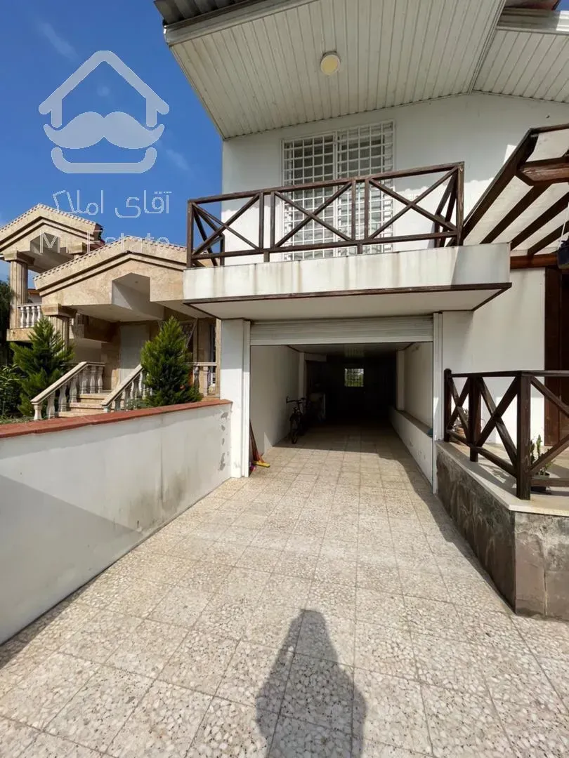 ویلا نیم پیلوت 200متری. شهرکی. غیربومی. نزدیک به دریا