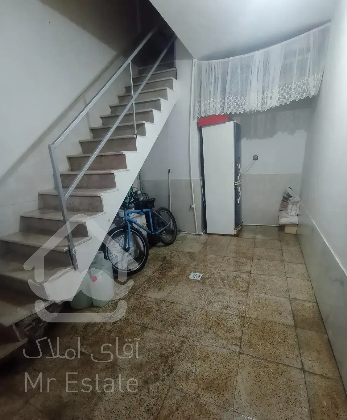 ملک در دخانیات ۱۲۰متری