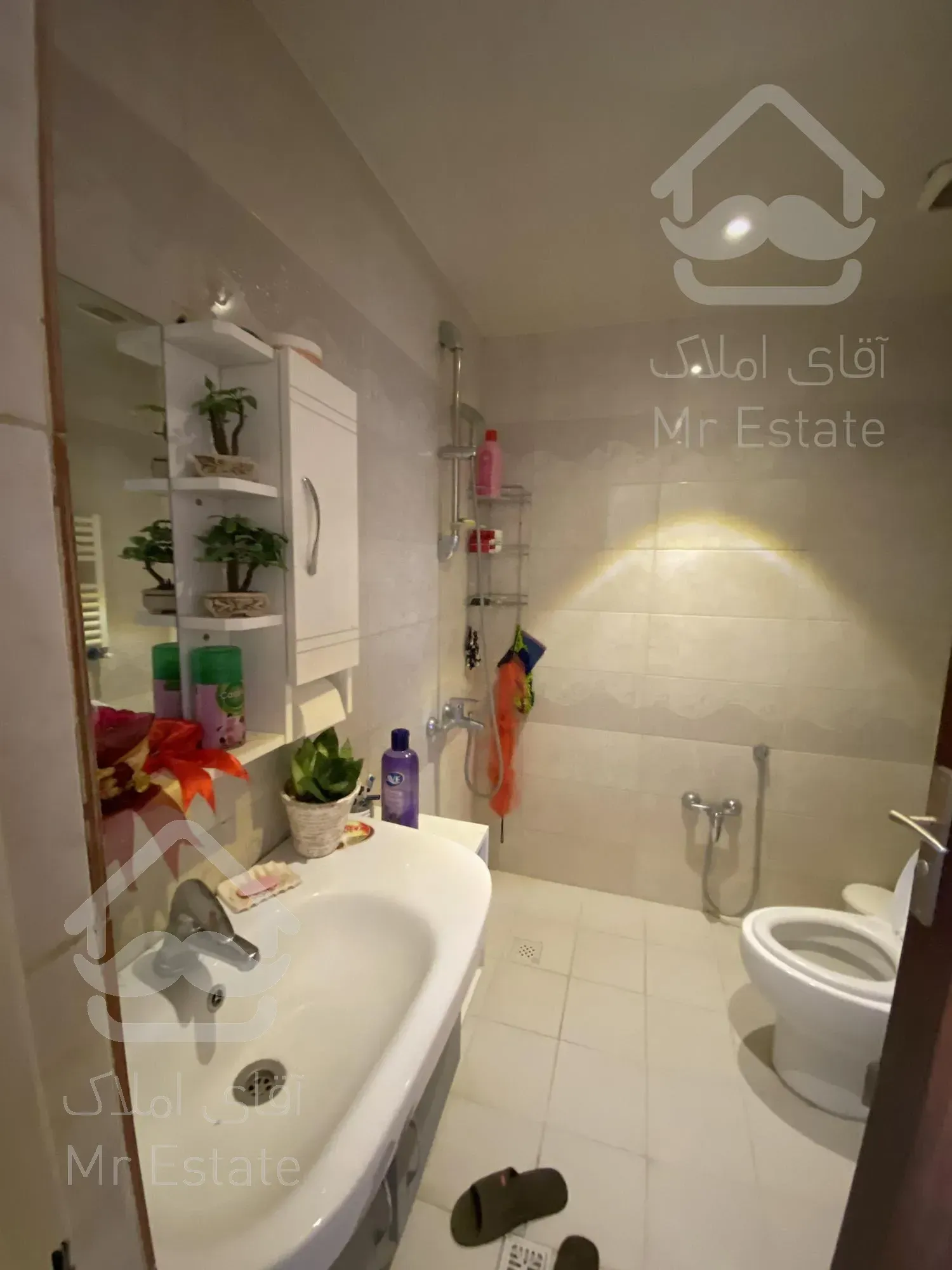 ۱۳۰ متری دریاچه چیتگر کوهک فول لاکچری و خوش نقشه