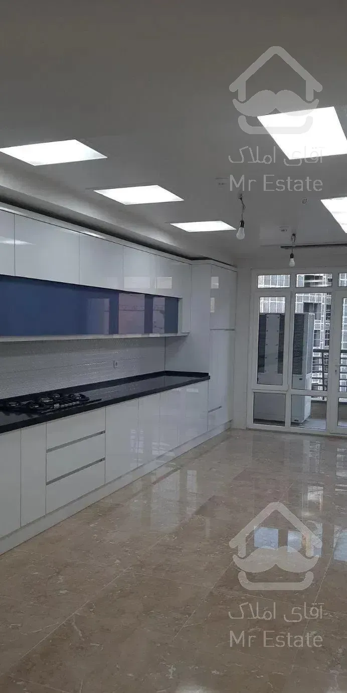 آپارتمان ۲۱۰ متری ۳ خواب ، بالکن بزرگ