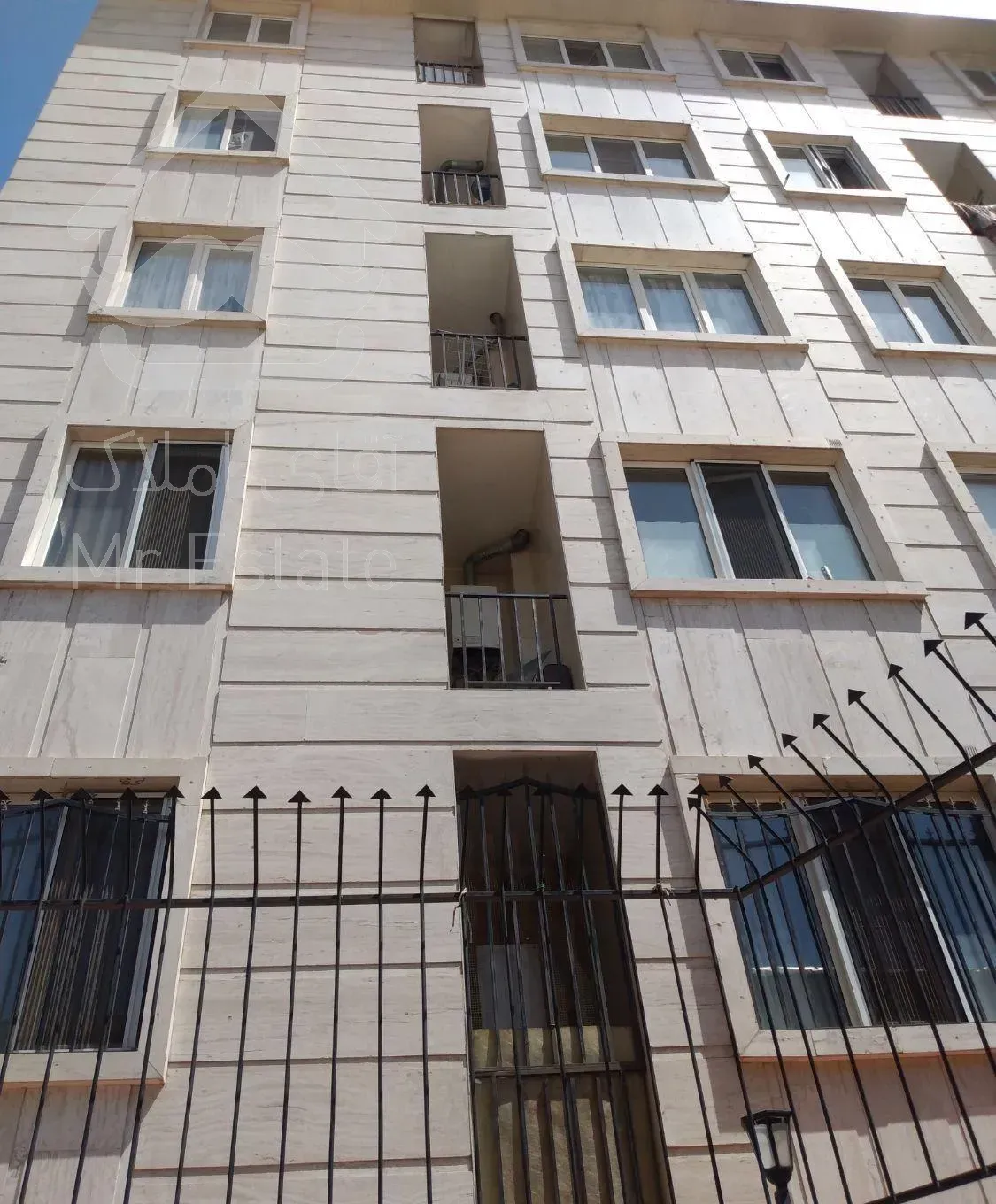 آپارتمان ۵۳ متری  خوش نقشه نور گیر عالی(شخصی)