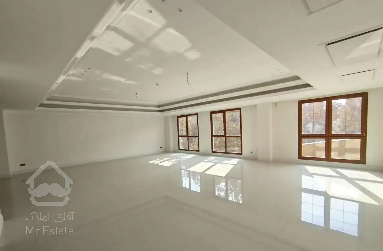 فروش ۲۶۰ متری با نور و ویو ابدی پاسداران گذر مشجر