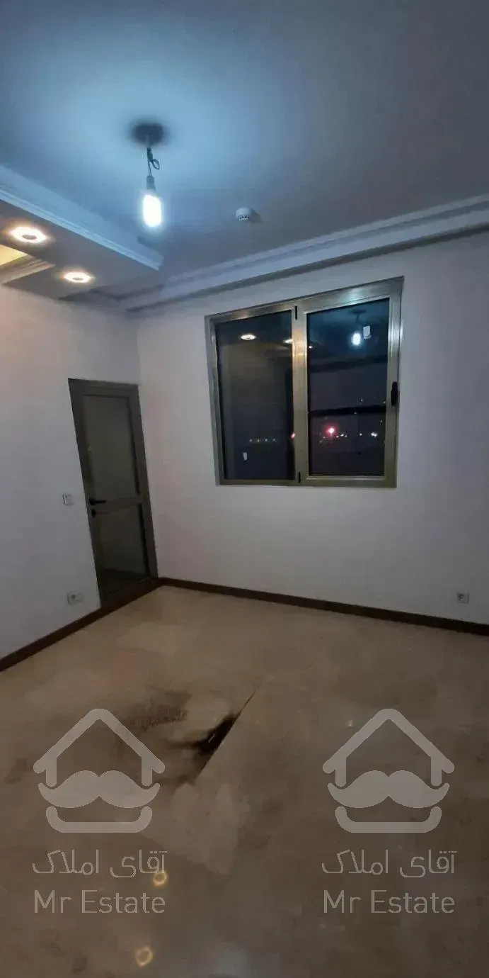 ۱۸۰ متر موقعیت اداری با ۳ اتاق دریاچه خلیج فارس