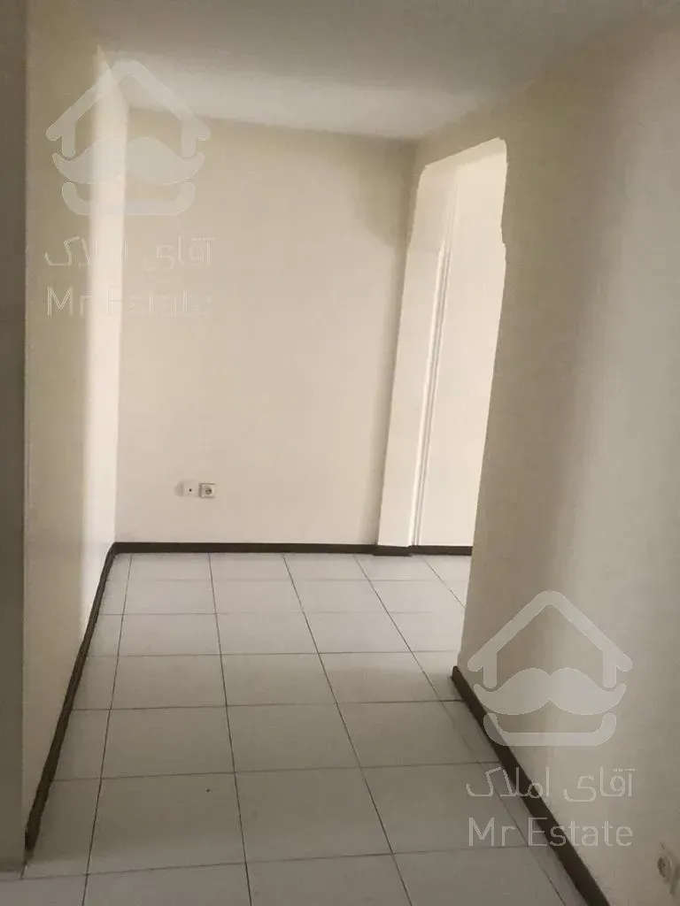 یک واحد از خانه ی سه واحدی با نور عالی