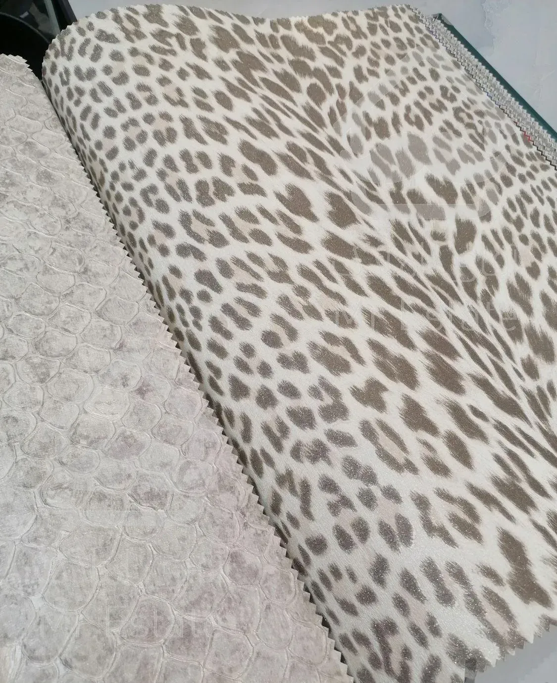 کاغذ دیواری و ضمانت کتبی 1 ساله.