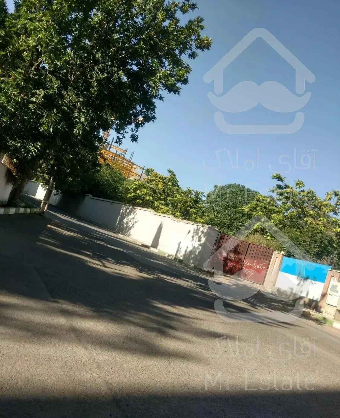 ۸۰۰۰ متر زمین ازگل دارای بنا کلنگی