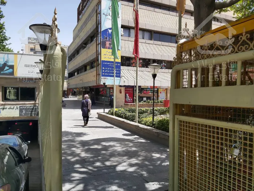 فروش سه باب مغازه در مجتمع پارک اصفهان