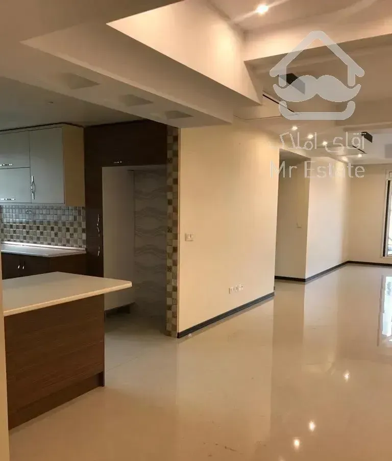 اندرزگو ۲۳۵ متر ۳ خوابه - دو پارکینگ سندی