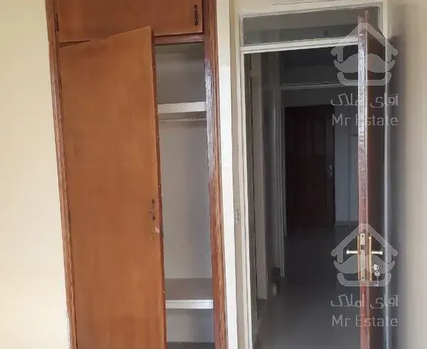 اپارتمان ۱۲۸ متری ۳ خواب  کف سرامیک بازسازی شده