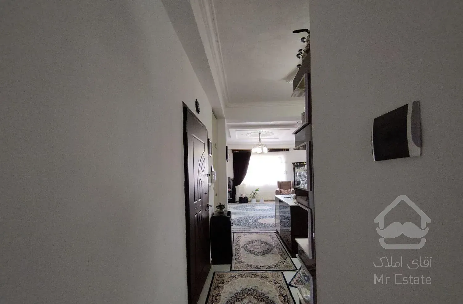 واحد آپارتمانی طبقه سوم//۹۷متر داخل شهر