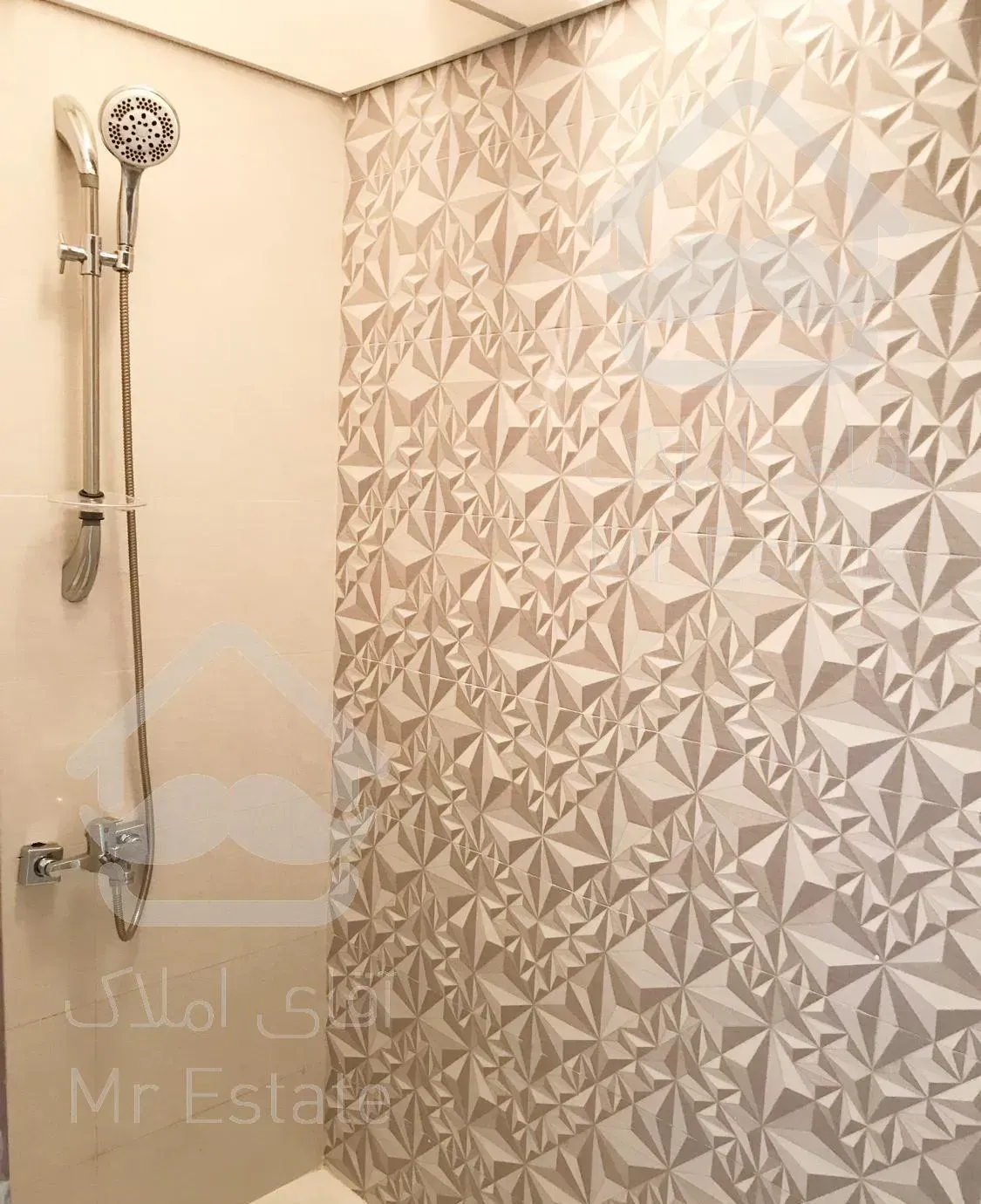 آپارتمان ۱۰۱ متری،فول ،نوساز کلید نخورده،سند آماده