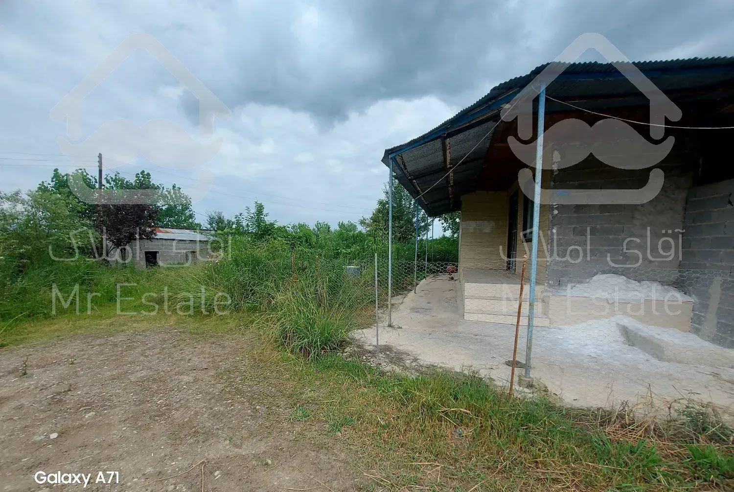 ۳ هزار متر زمین مسکونی و باغی با ویلا و امتیازات