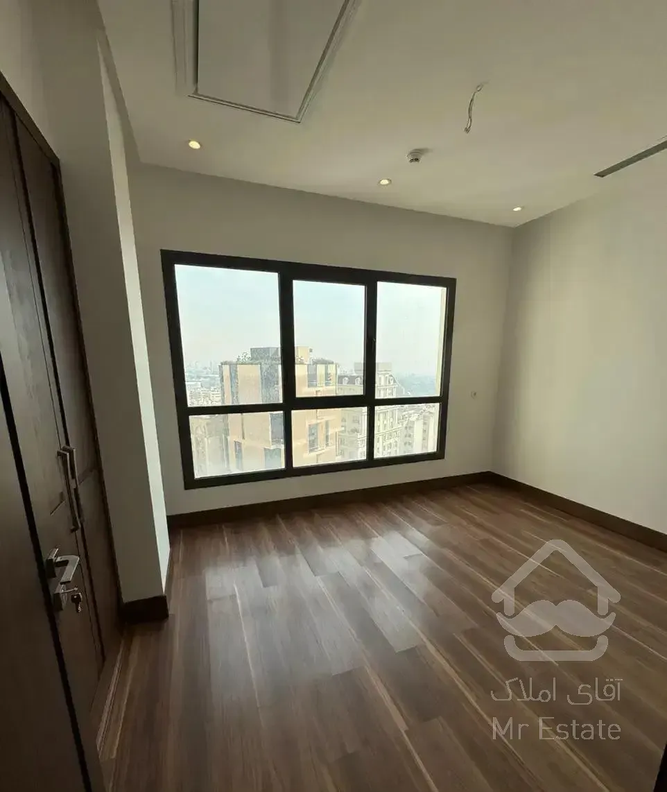 ۱۸۰متر ، بالای میدان کاج ،فرعی دنج