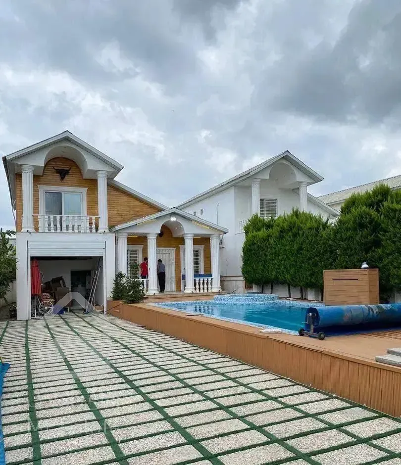 ویلااستخردار باغچه ویلای ۶۰۰متری