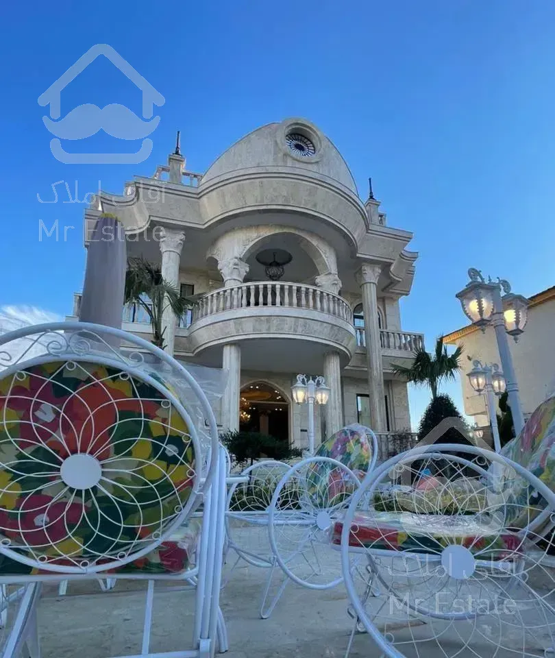 ابر ویلای کلاسیک 800 متری با متریال مدیترانه‌ای