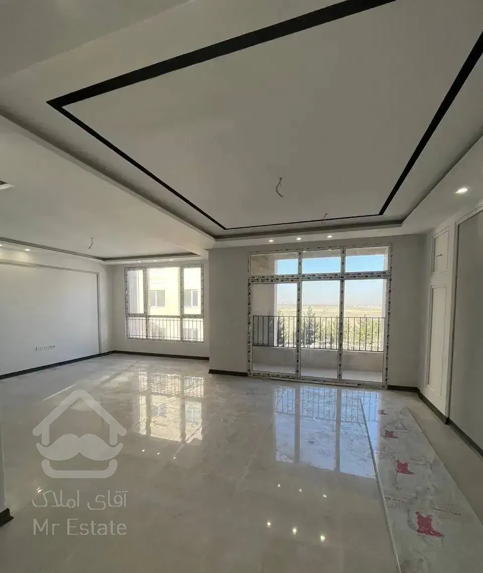 ۱۰۳ متری/نزدیک حاشیه/ نورگیر و خوش نقشه/ اکبری